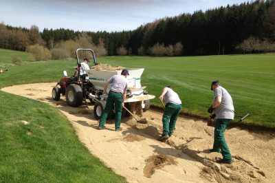 Bunkerpflege Golfclub Reischenhof-Wain