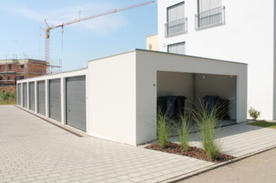 Garagenreihe mit Carport